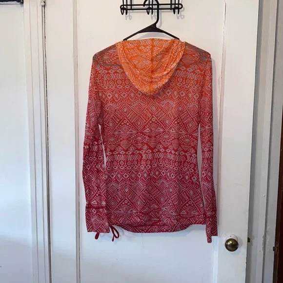 Athleta Hidden Lake Deep Red Firestone ombré long sleeve pullover top with hood - Picture 5 of 10